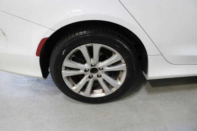 Used 2015 White Chrysler Limited image 30