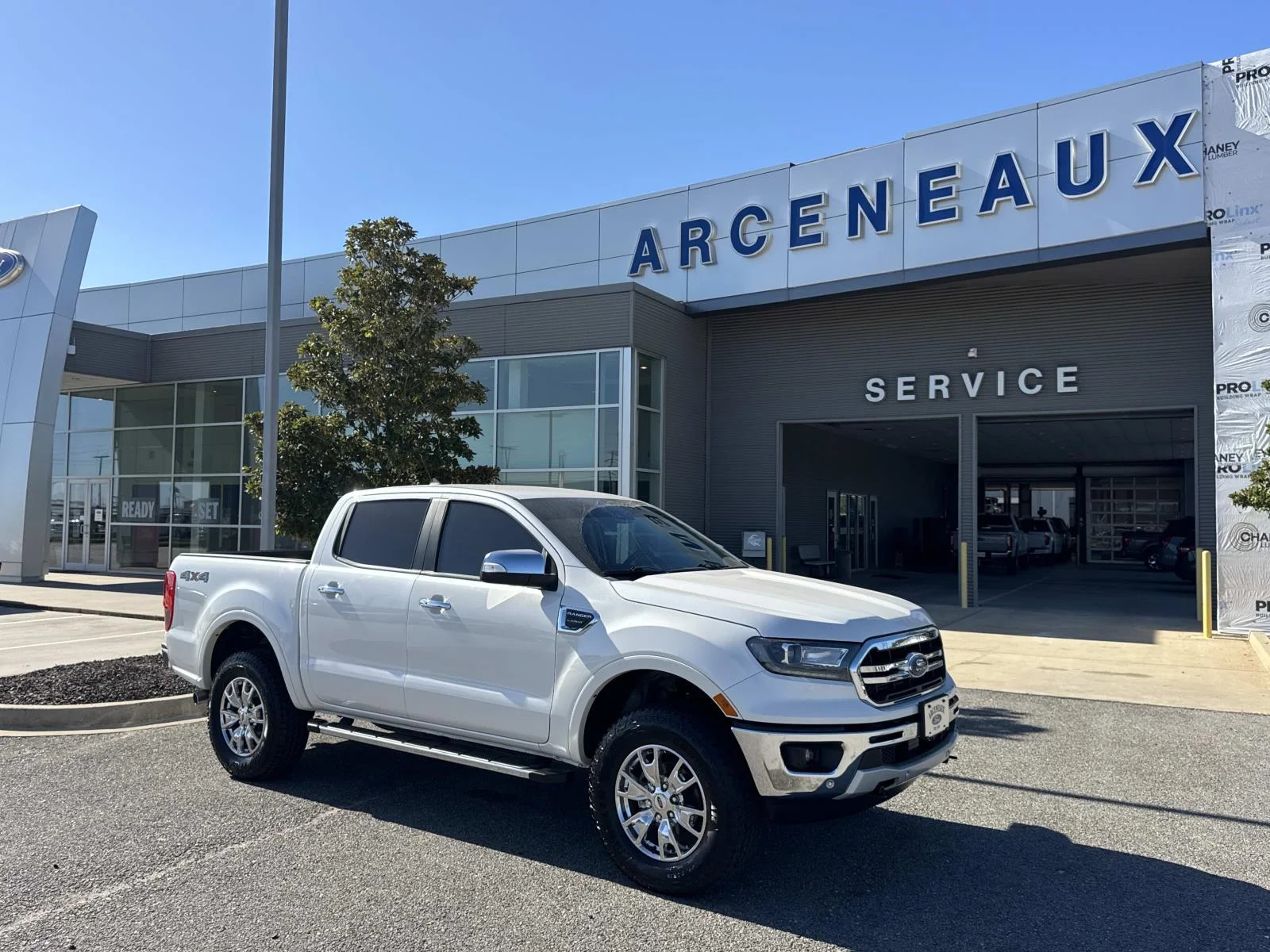 Certified Used 2020 White Platinum Tri-Coat Metallic Ford LARIAT image 1