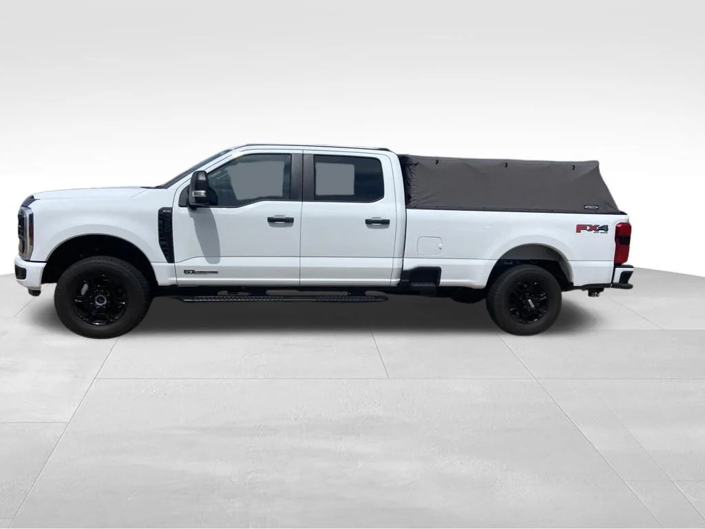 Used 2025 White Ford XL image 29