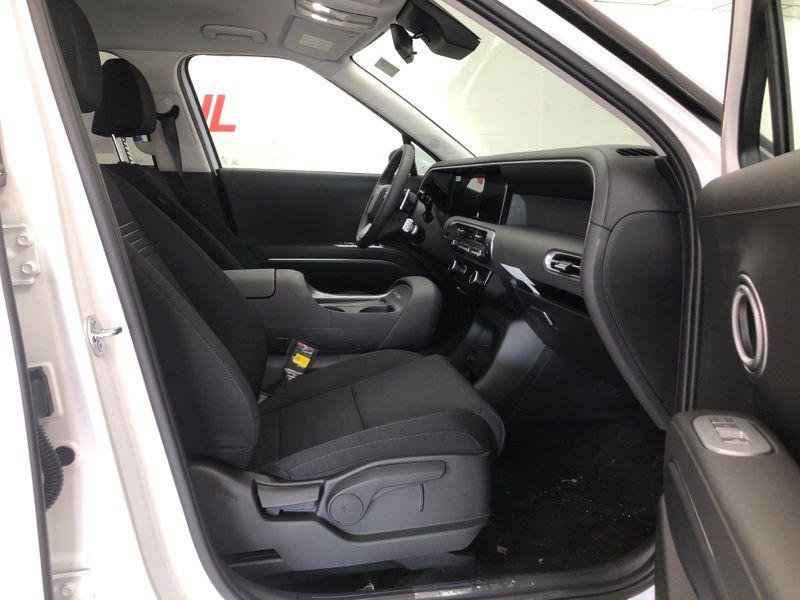 New 2026 White Hyundai SE AWD image 12