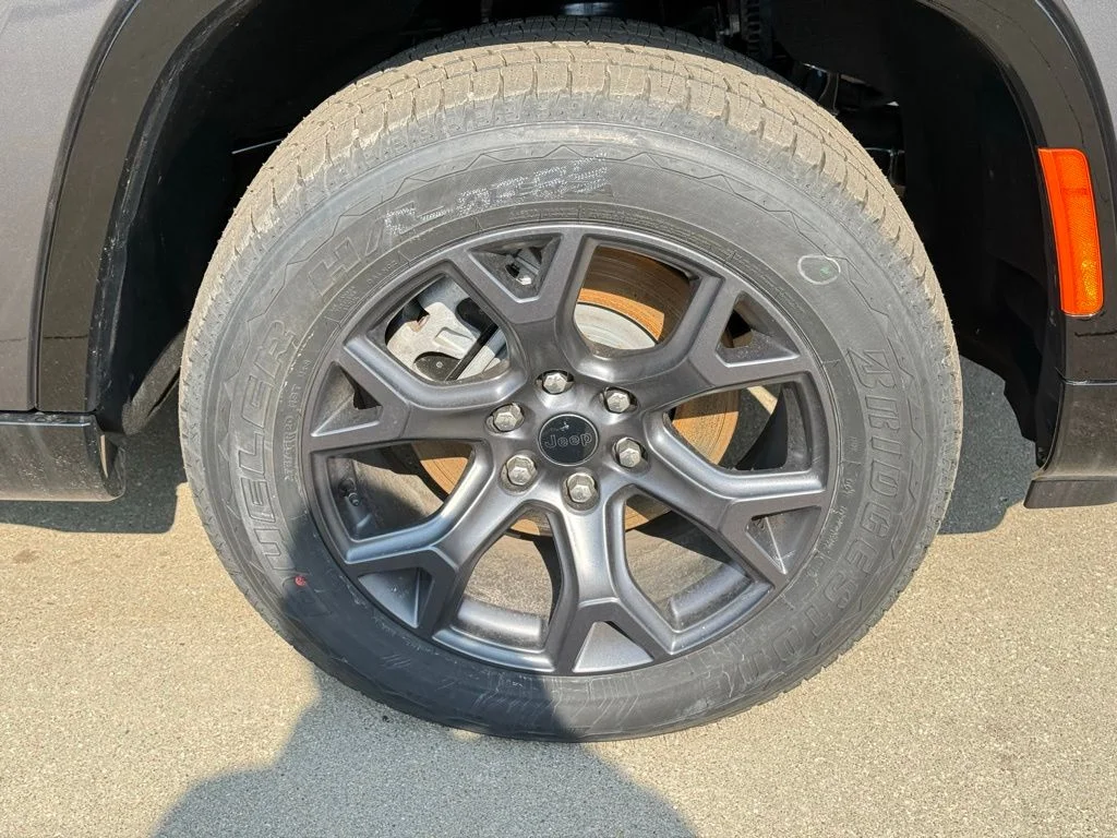 New 2026 Baltic-Gray Metallic Clear-Coat Exterior Paint Jeep Limited Altitude image 12