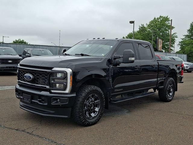 Used 2023  Ford Lariat image 3