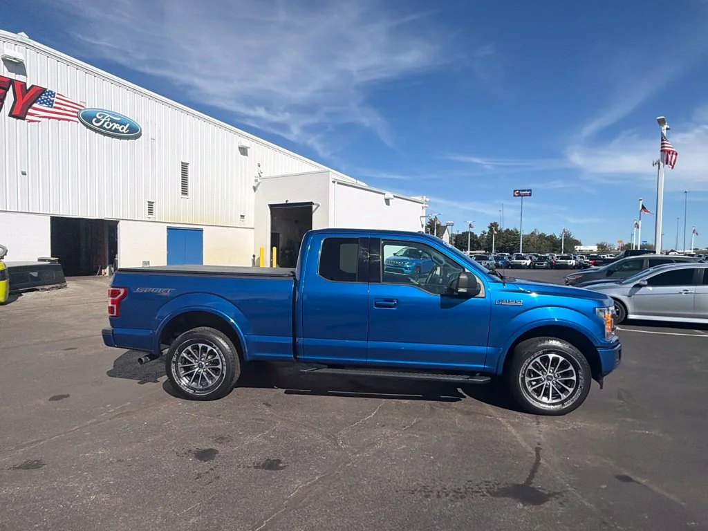 Used 2018 Lightning Blue Ford XLT image 12