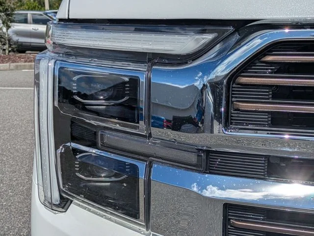 Used 2025 Star White Ford King Ranch image 9
