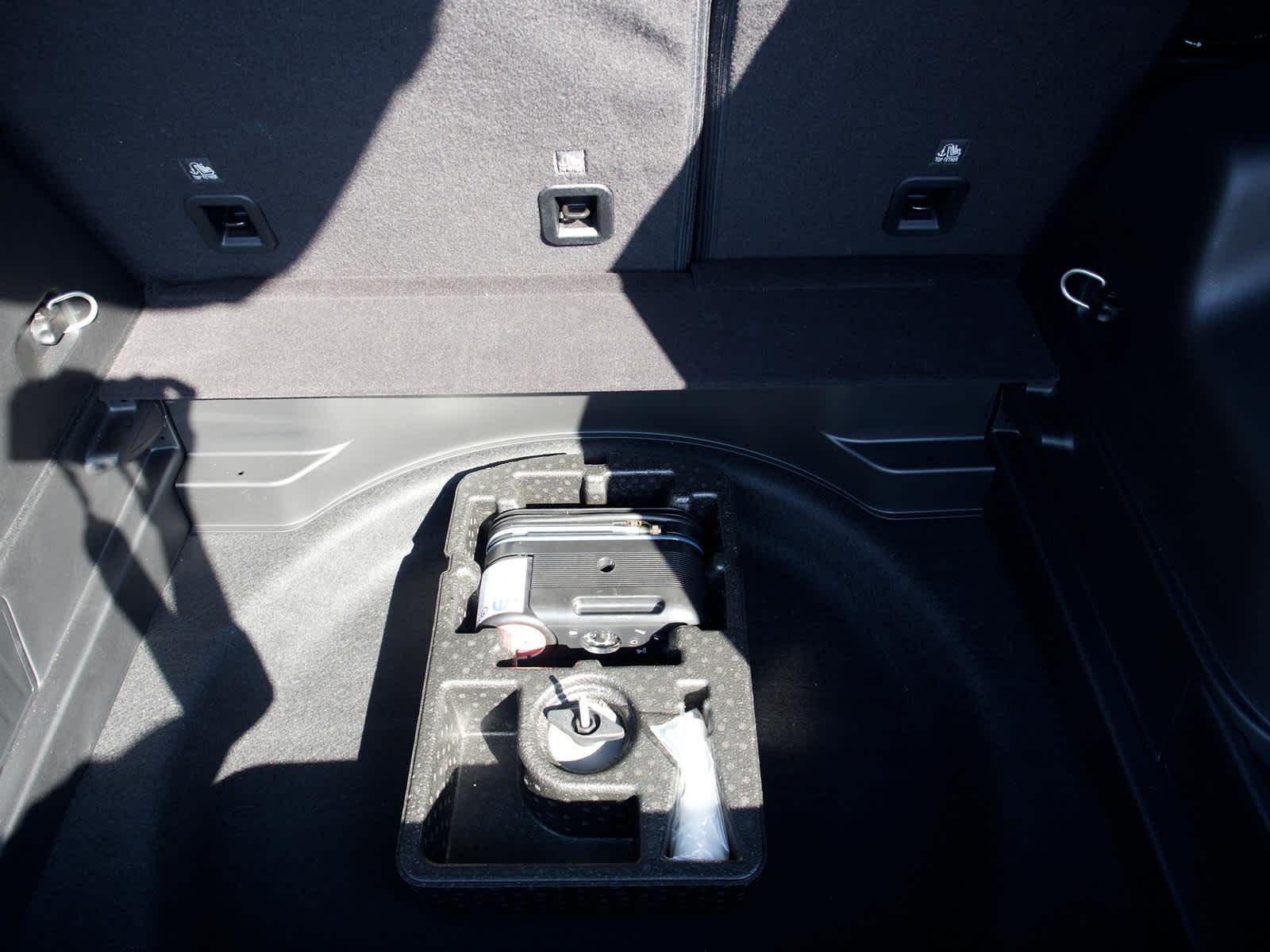 Used 2022 White Jeep Latitude Lux 4x4 image 19