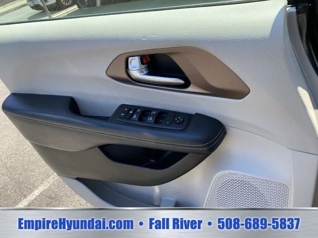 Used 2023 Black Chrysler LX image 18
