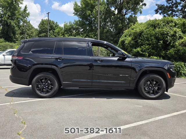 Used 2024 Black Jeep Altitude image 6