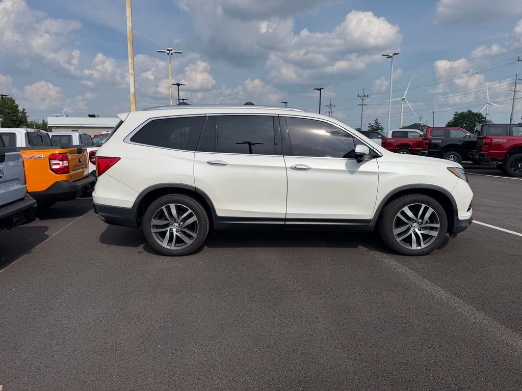 Used 2018 White Honda Touring image 4