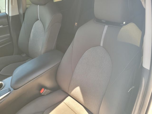 Used 2022 White Toyota LE image 13