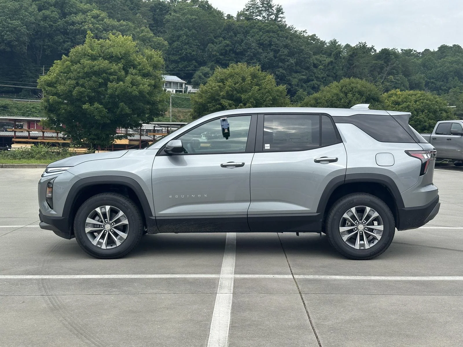 2027 Chevrolet Equinox LT - Photo 4