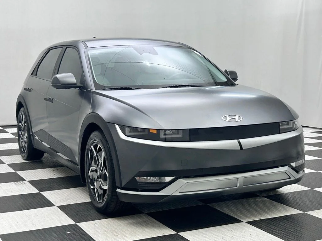 Used 2023 Gray Hyundai SEL image 2