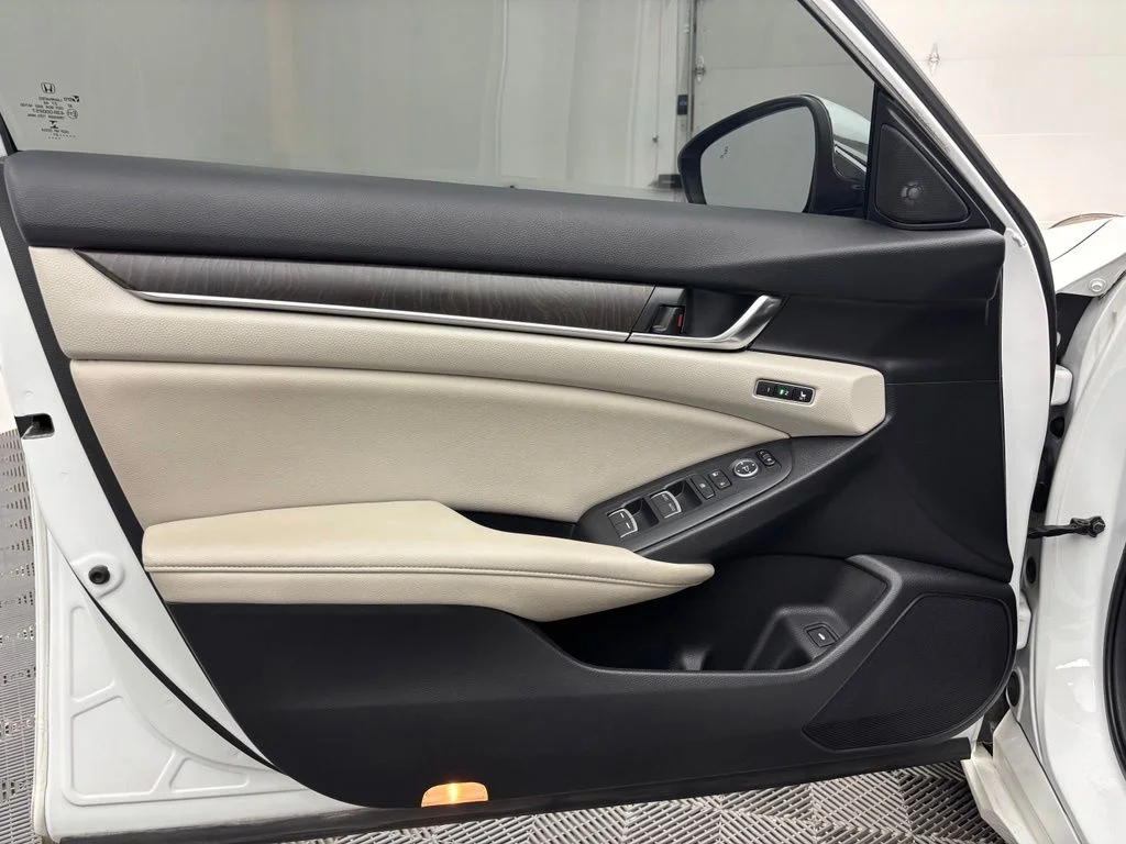 Used 2021  Honda EX-L image 18
