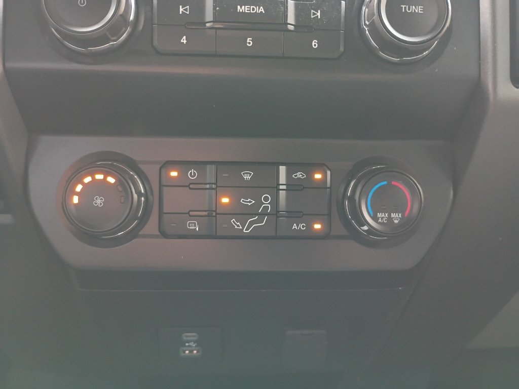 Used 2022 Oxford White Ford XL image 31