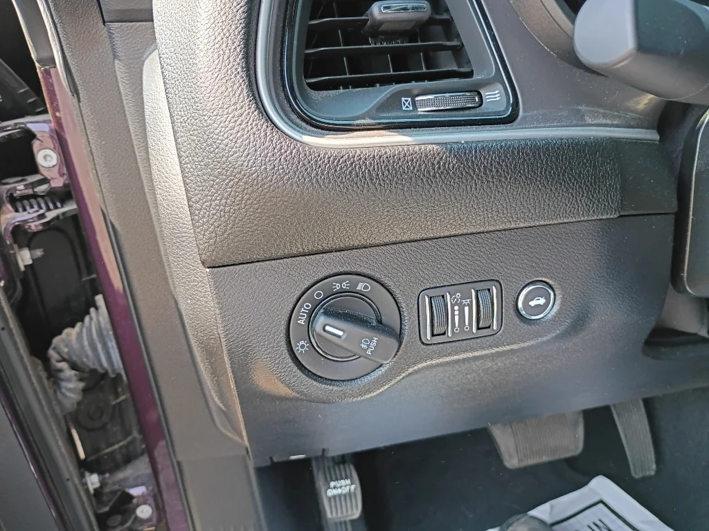 Used 2022 Hellraisin Dodge SXT image 17
