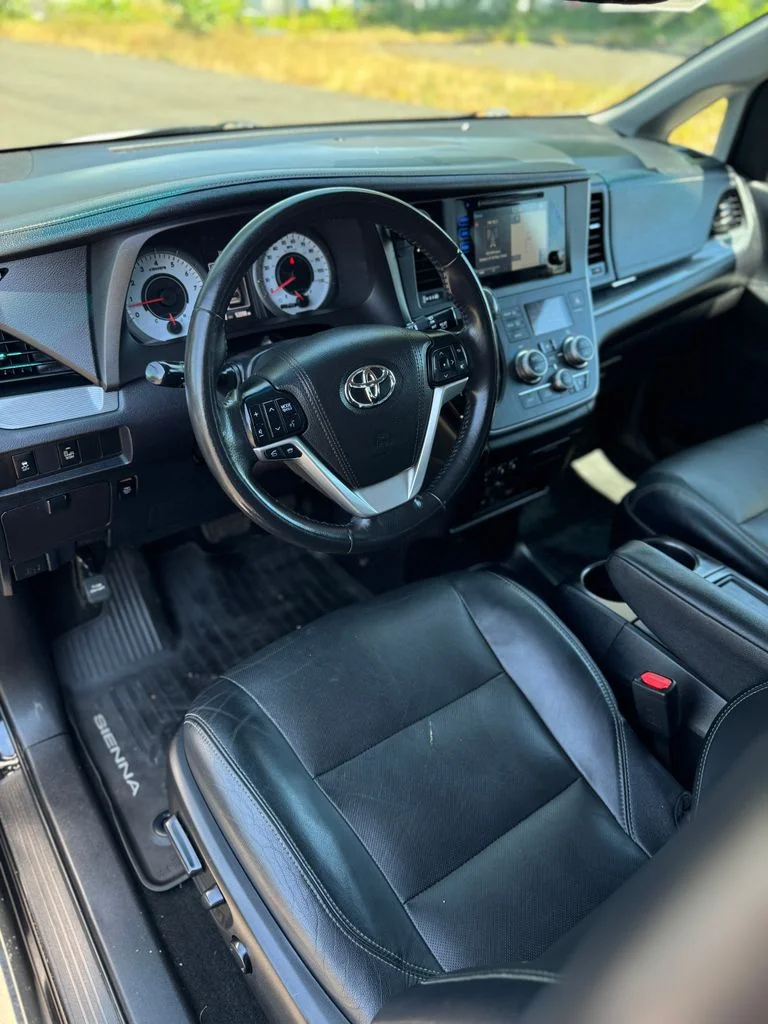 Used 2016 Midnight Black Metallic Toyota SE Premium image 40