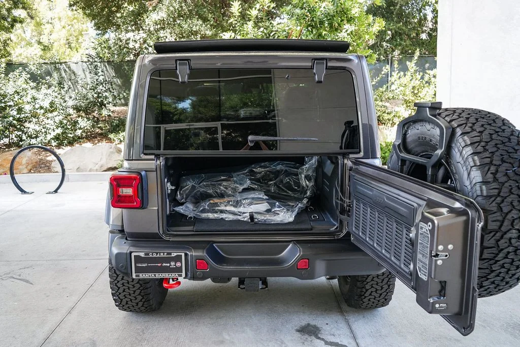 New 2026 Granite Crystal Metallic Clear-Coat Exterior Paint Jeep Rubicon X image 25
