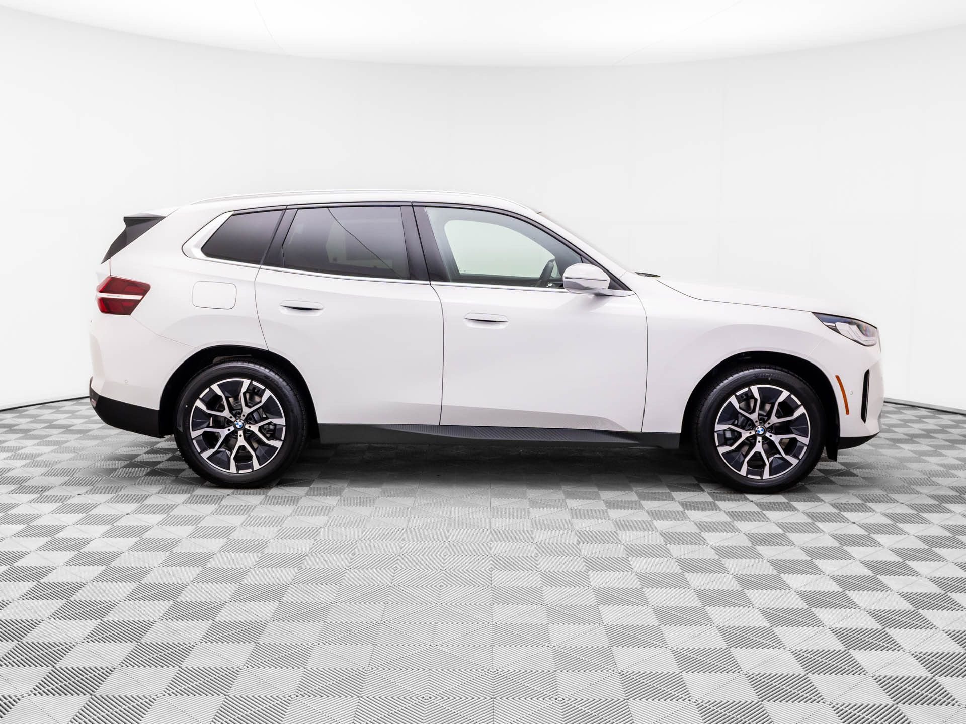 New 2026 Alpine White BMW 30 xDrive image 6