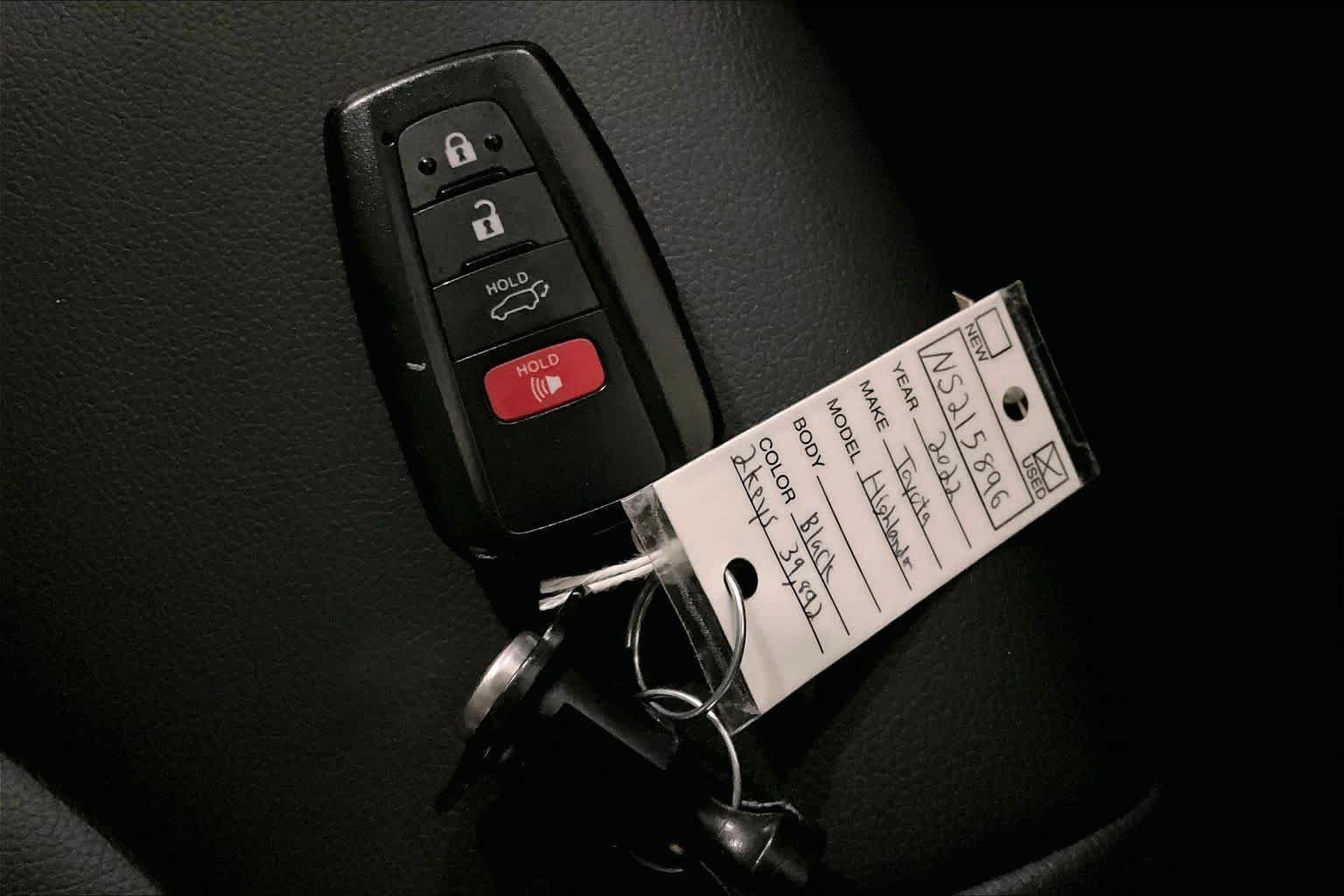 Used 2022 Midnight Black Metallic Toyota XLE image 27