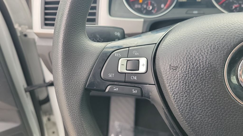 Used 2018 White Volkswagen S image 19