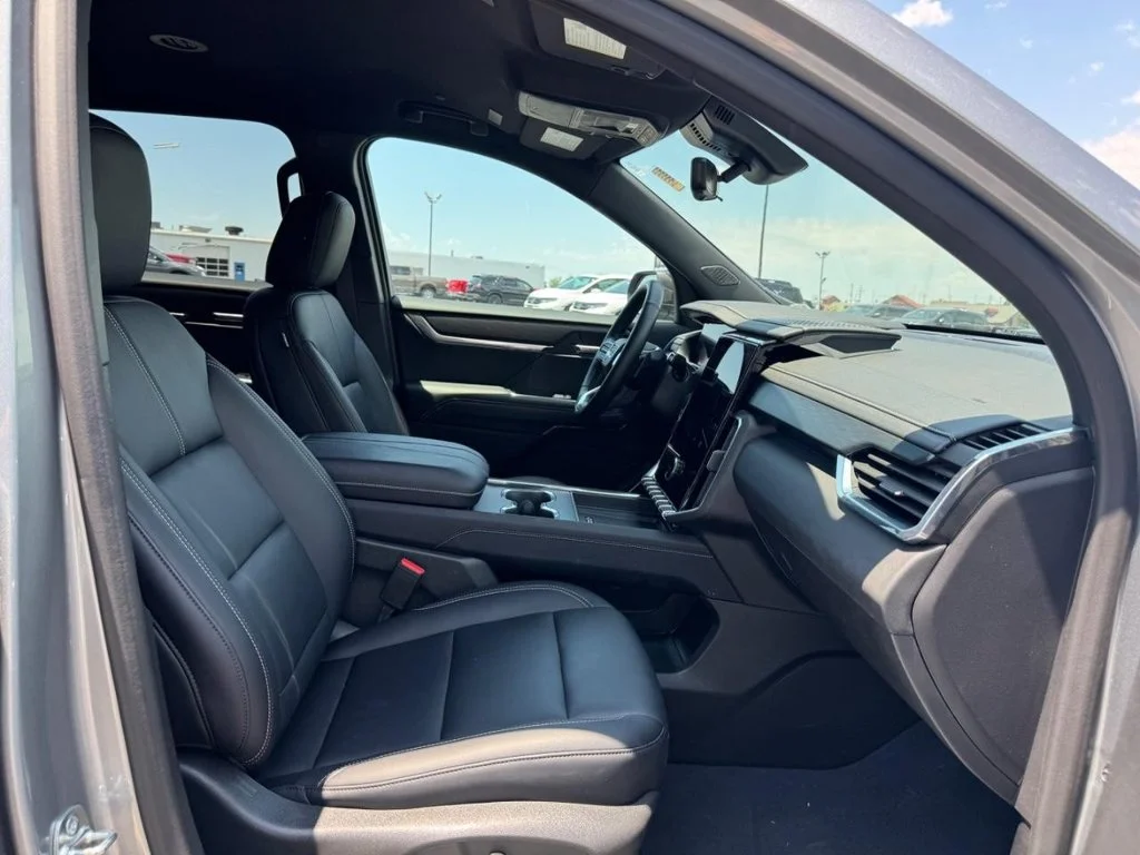 Used 2026 Silver GMC Elevation image 17