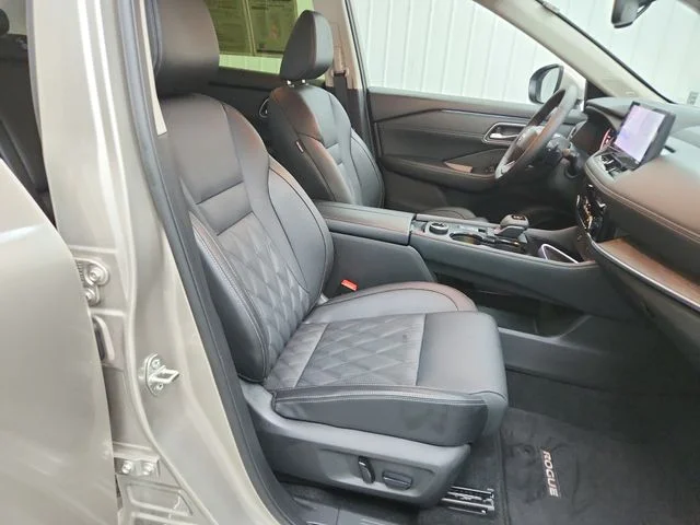 Used 2026 Gold Nissan Platinum image 39