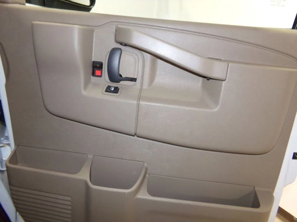 New 2025 Summit White GMC Work Van image 7