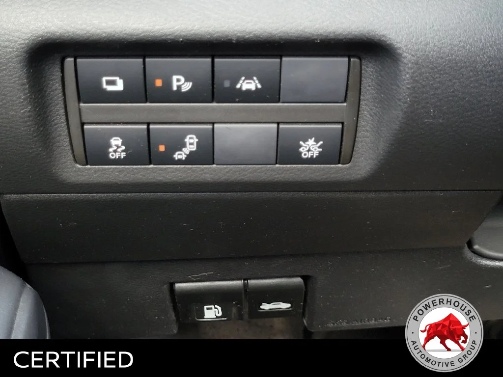 Used 2020 White Nissan S image 27