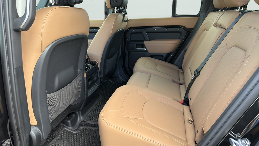 New 2026 Santorini Black Land Rover X-Dynamic SE image 18