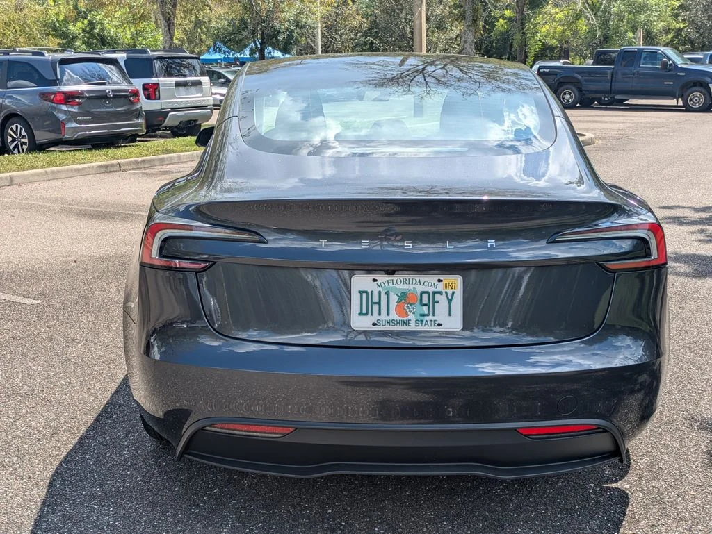 Used 2025  Tesla Long Range image 5