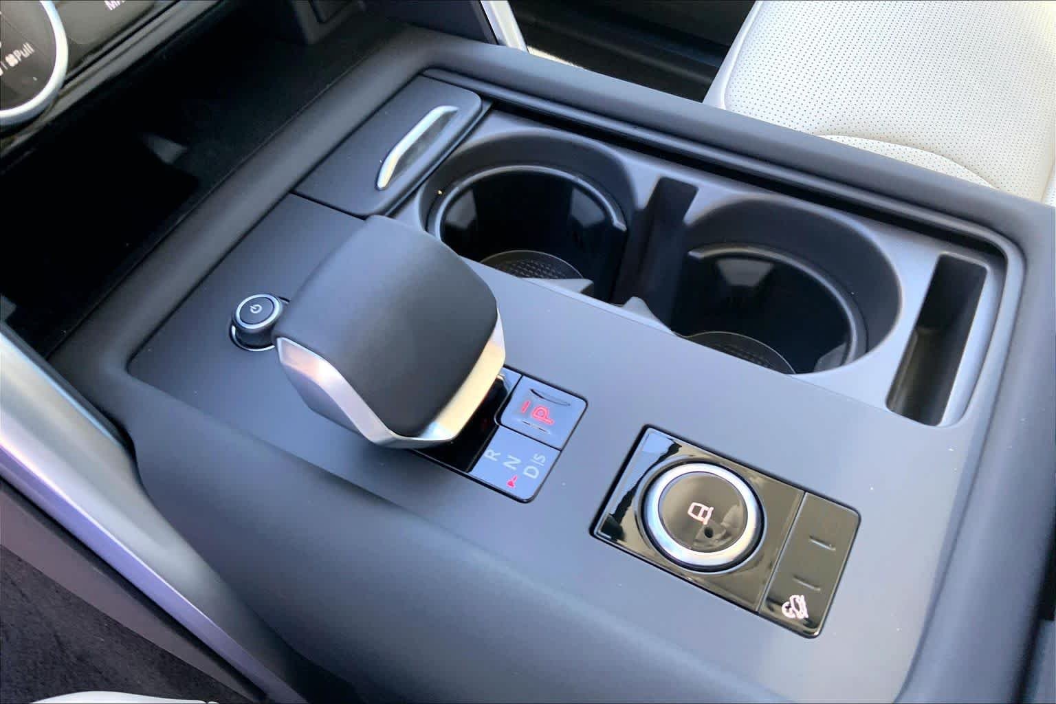 New 2026 Fuji White Land Rover S image 7