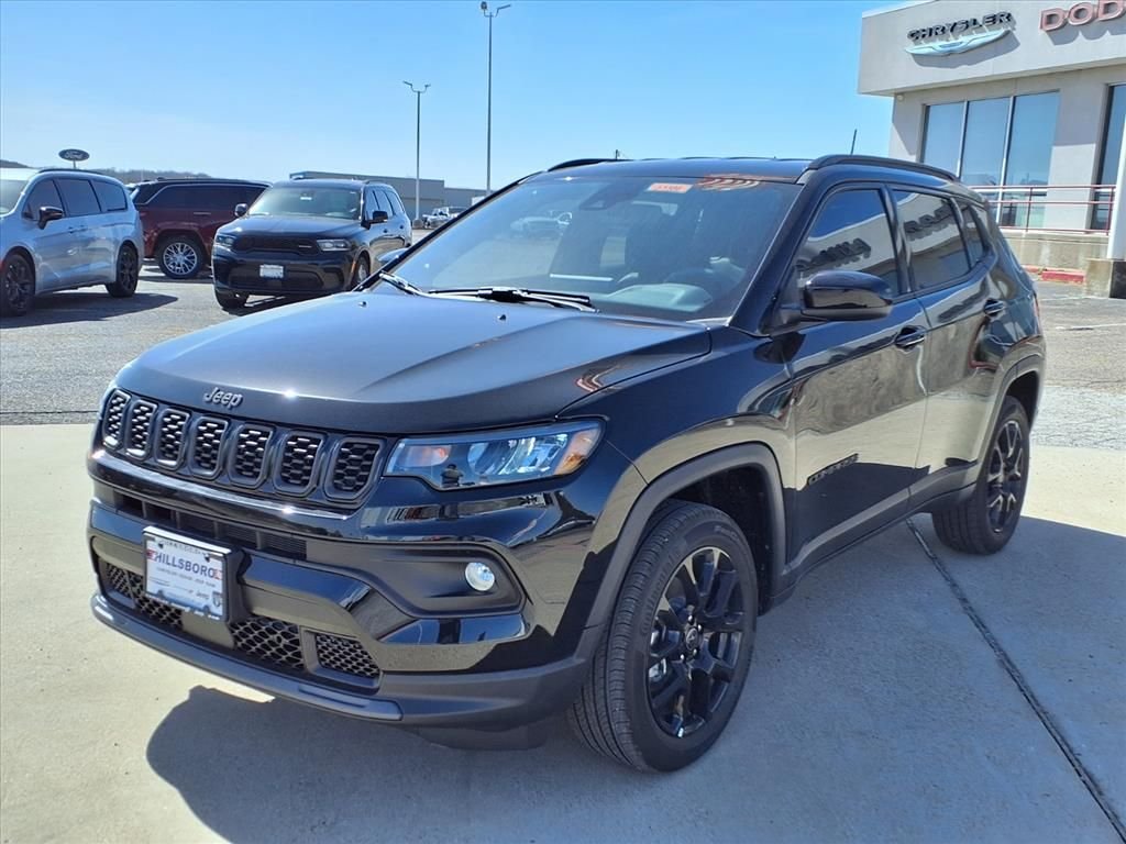 New 2026 Diamond Black Crystal Pearl-Coat Exterior Paint Jeep Latitude image 3