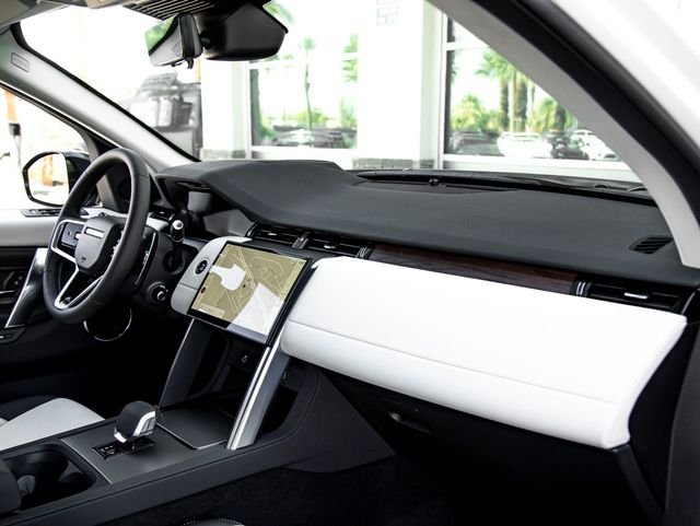Used 2024 Ostuni Pearl White Land Rover S image 32