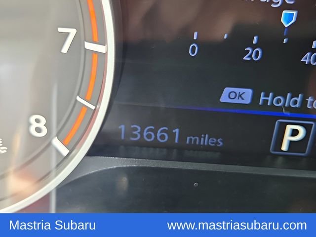 Used 2024 Scarlet Nissan 2.5 SR image 6