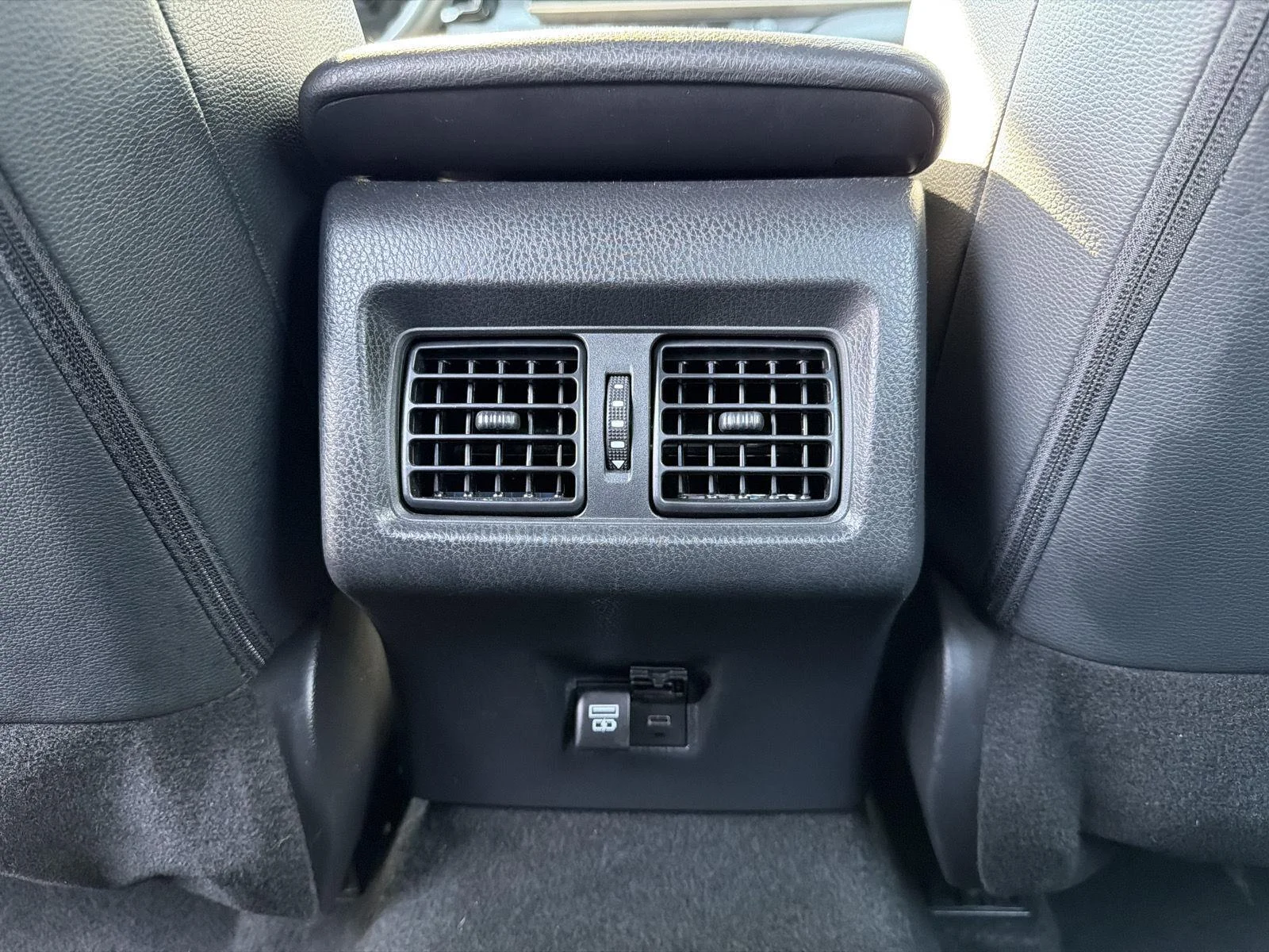 Used 2025 Underground Toyota LE image 34