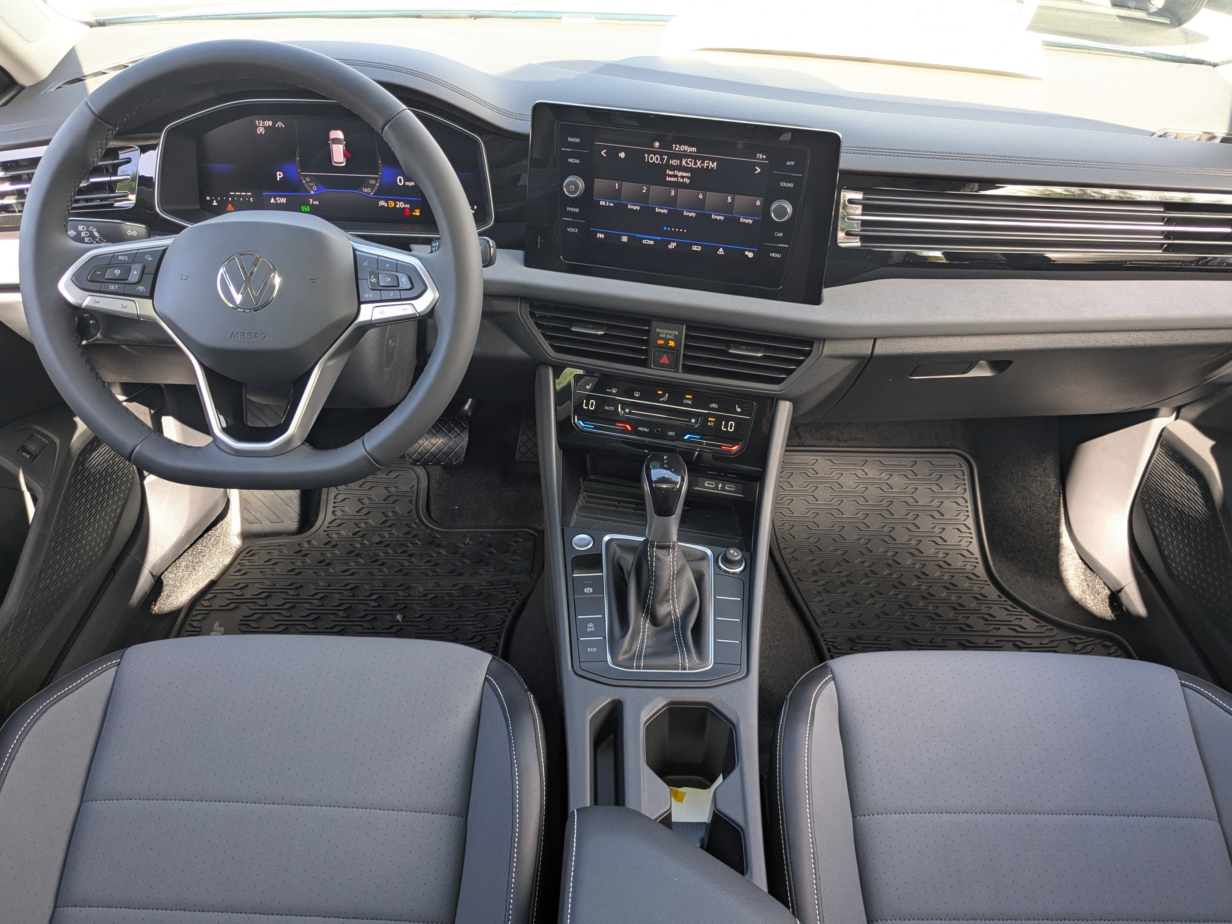 2026 Volkswagen Jetta SE - Photo 11