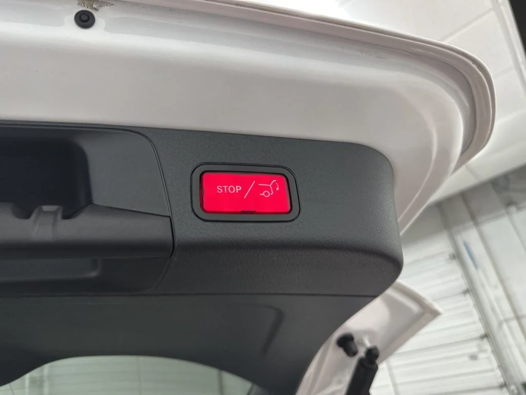Used 2026 White Mercedes-Benz GLB 250 image 25