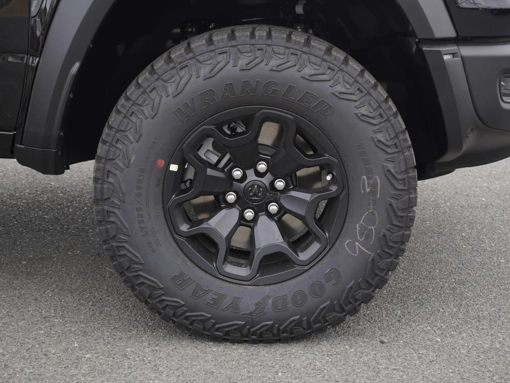New 2026 Diamond Black Crystal Pearl-Coat Exterior Paint RAM RHO image 9