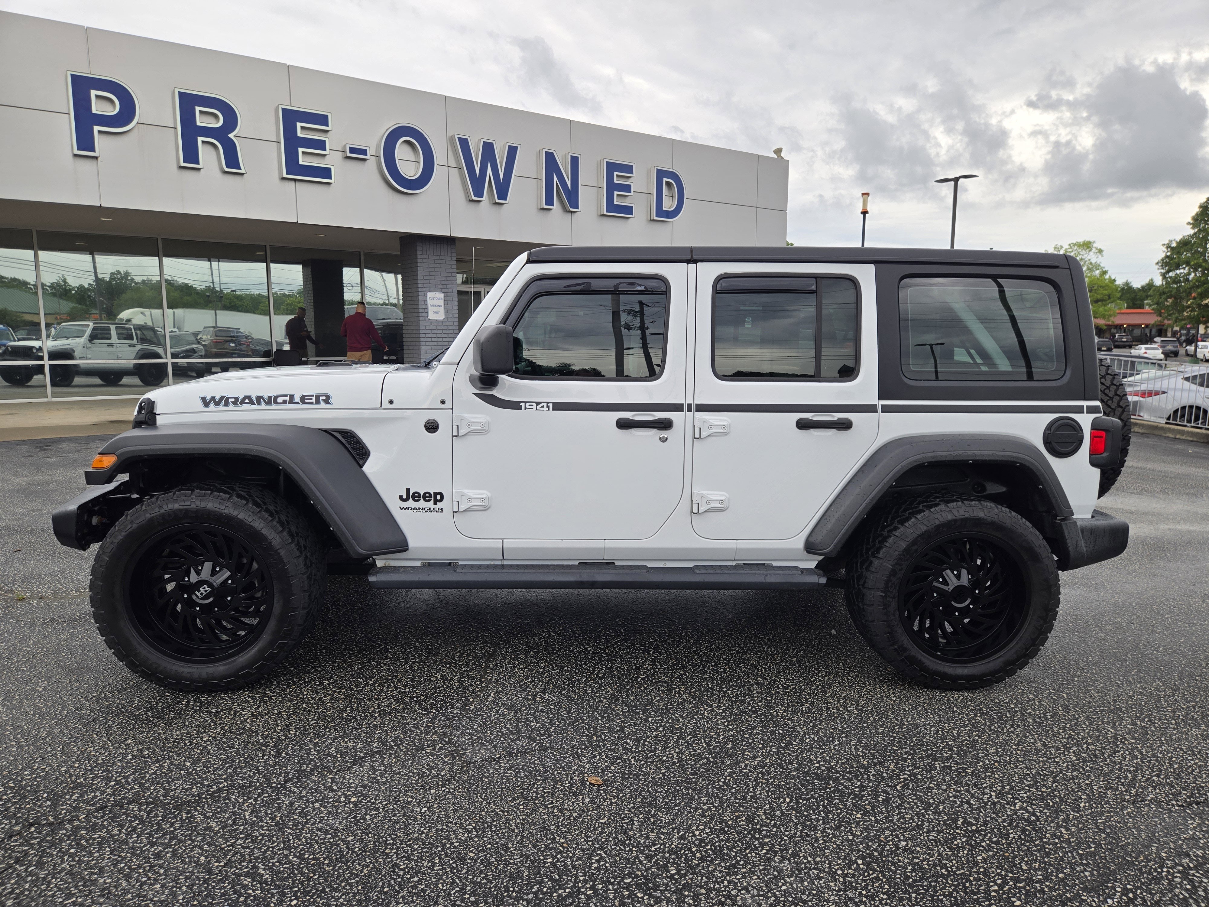Certified Used 2022 Bright White Clearcoat Jeep Unlimited Sport image 11