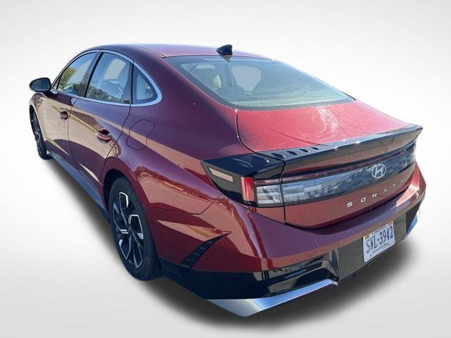 Used 2024 Red Hyundai SEL image 3