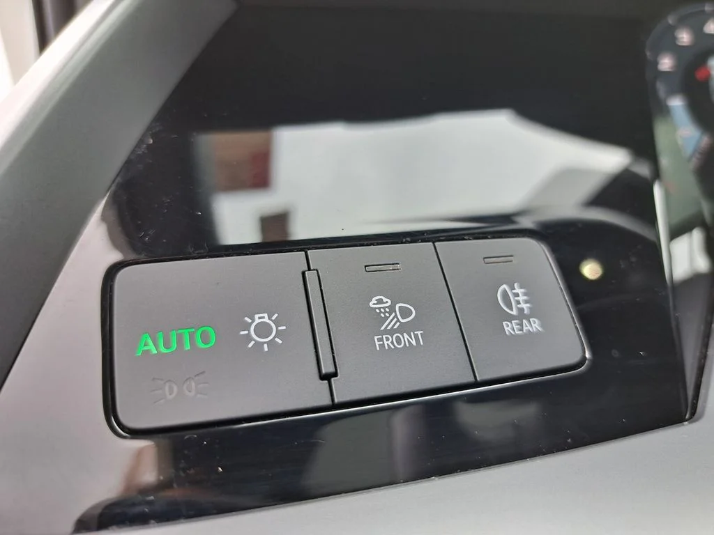 Used 2024 White Audi  image 18