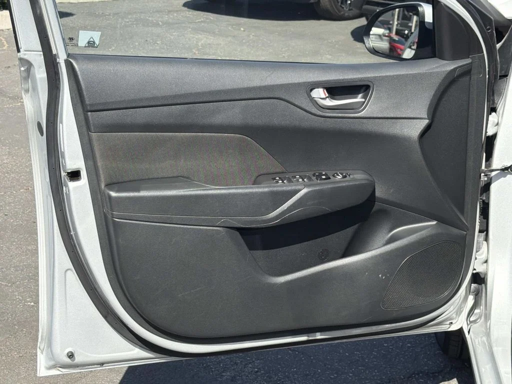 Used 2020 Olympus Silver Hyundai SE image 17