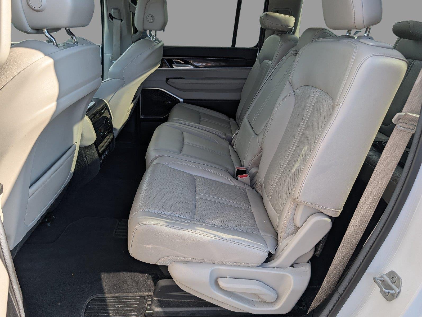 Used 2022 Bright White Clearcoat Jeep Series I image 32