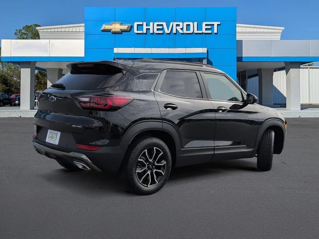 New 2026 Mosaic Black Metallic Chevrolet ACTIV image 4