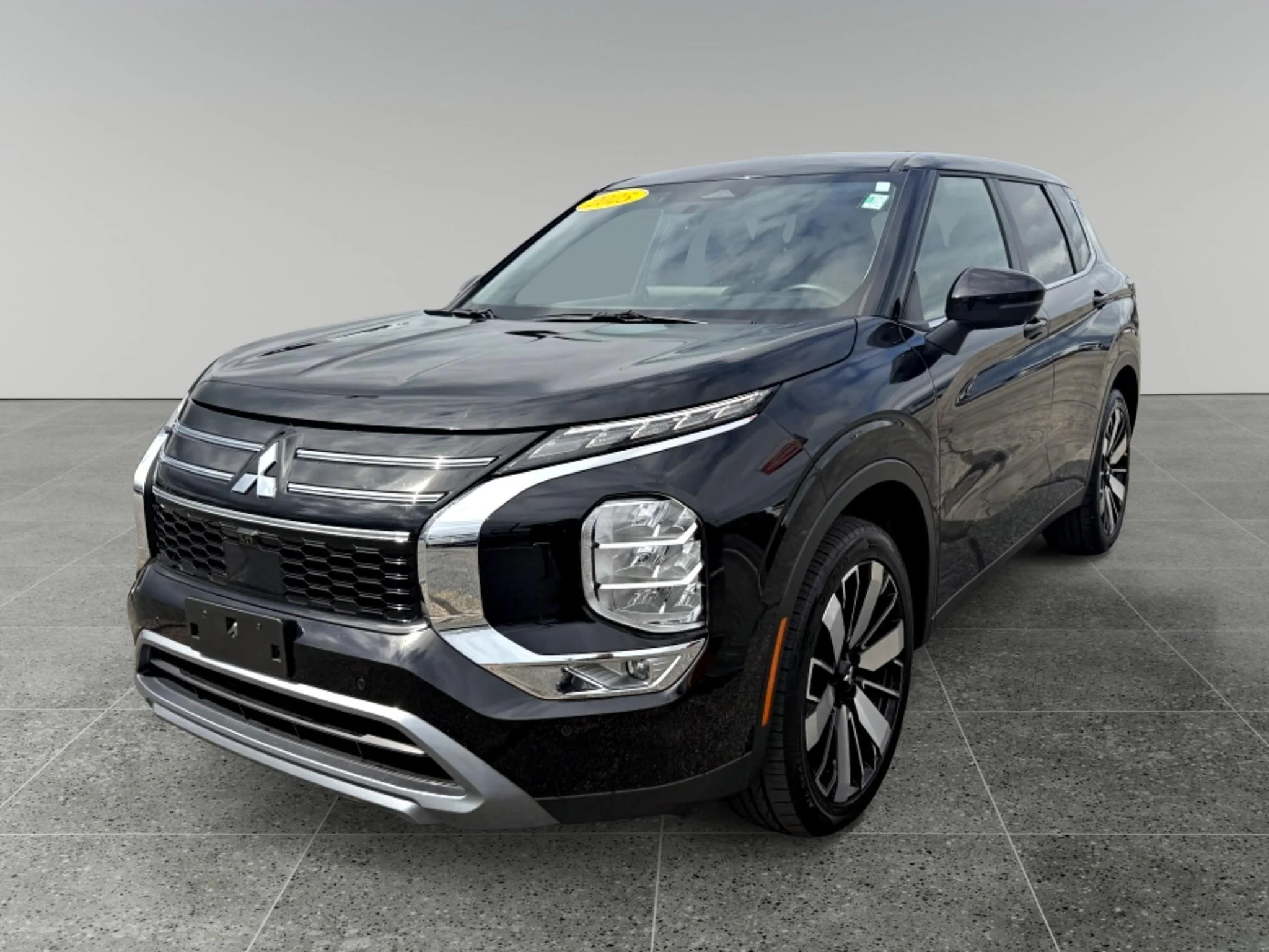 Used 2025 Black Mitsubishi SE image 1