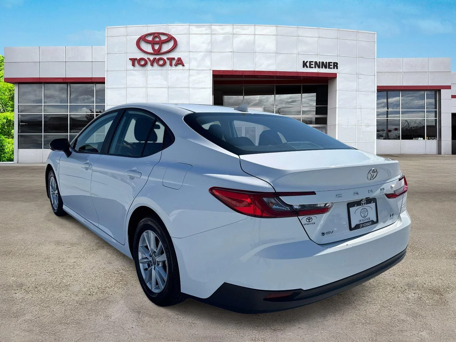 Used 2025 Ice Cap Toyota LE image 3
