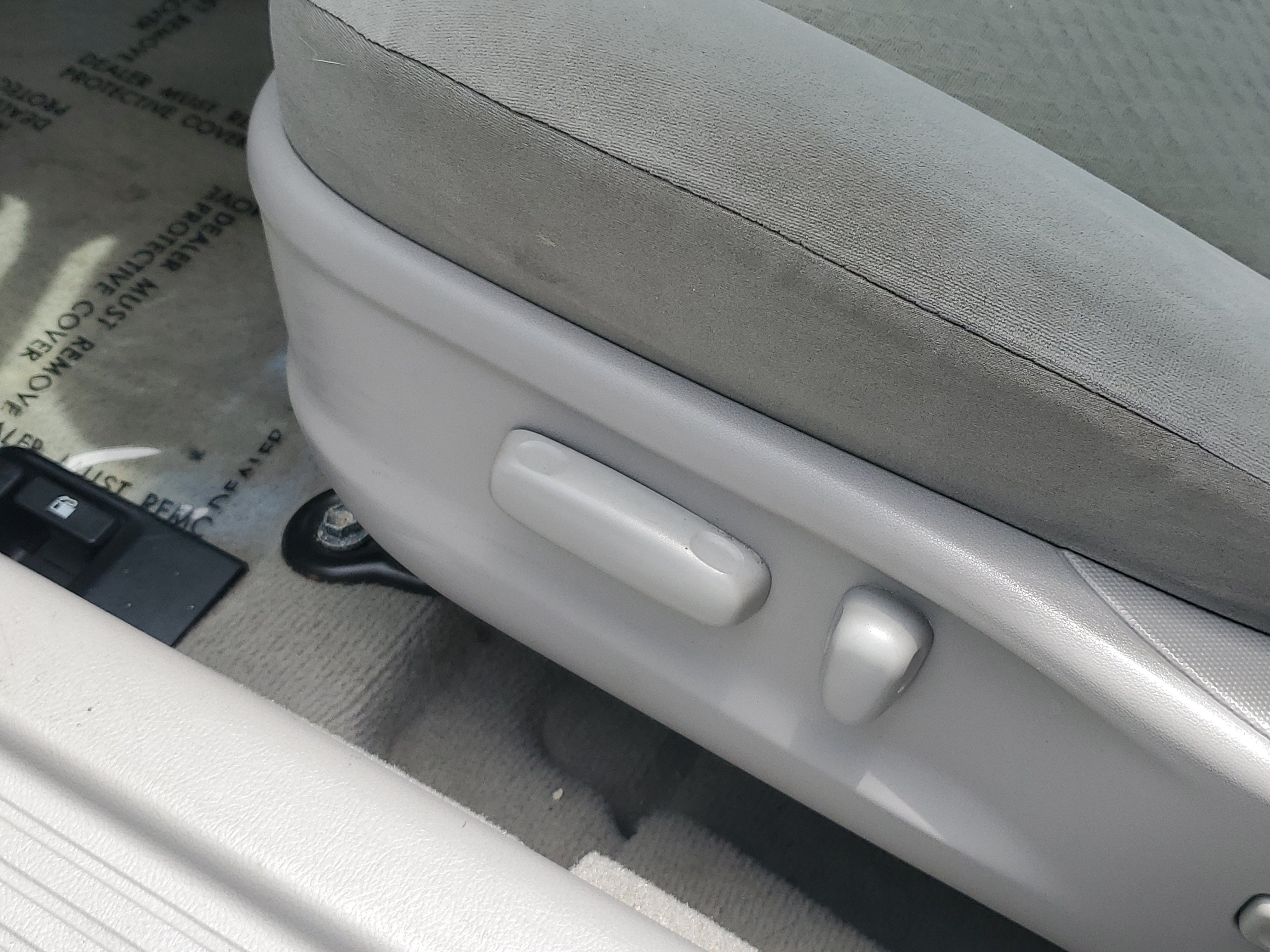 Used 2007 Silver Toyota LE image 19