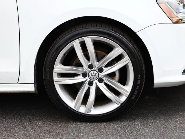 Used 2018 Pure White Volkswagen 1.4T S image 5