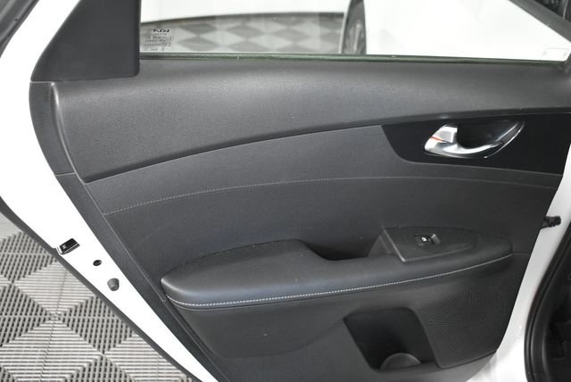 Used 2022 White Kia GT-Line image 25