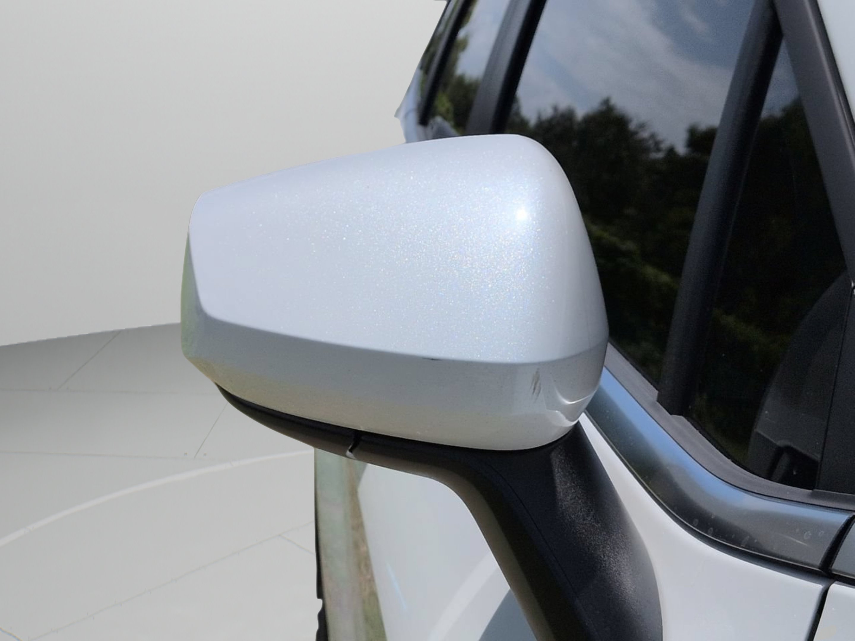 New 2026 Snow White Pearl Kia LX image 30