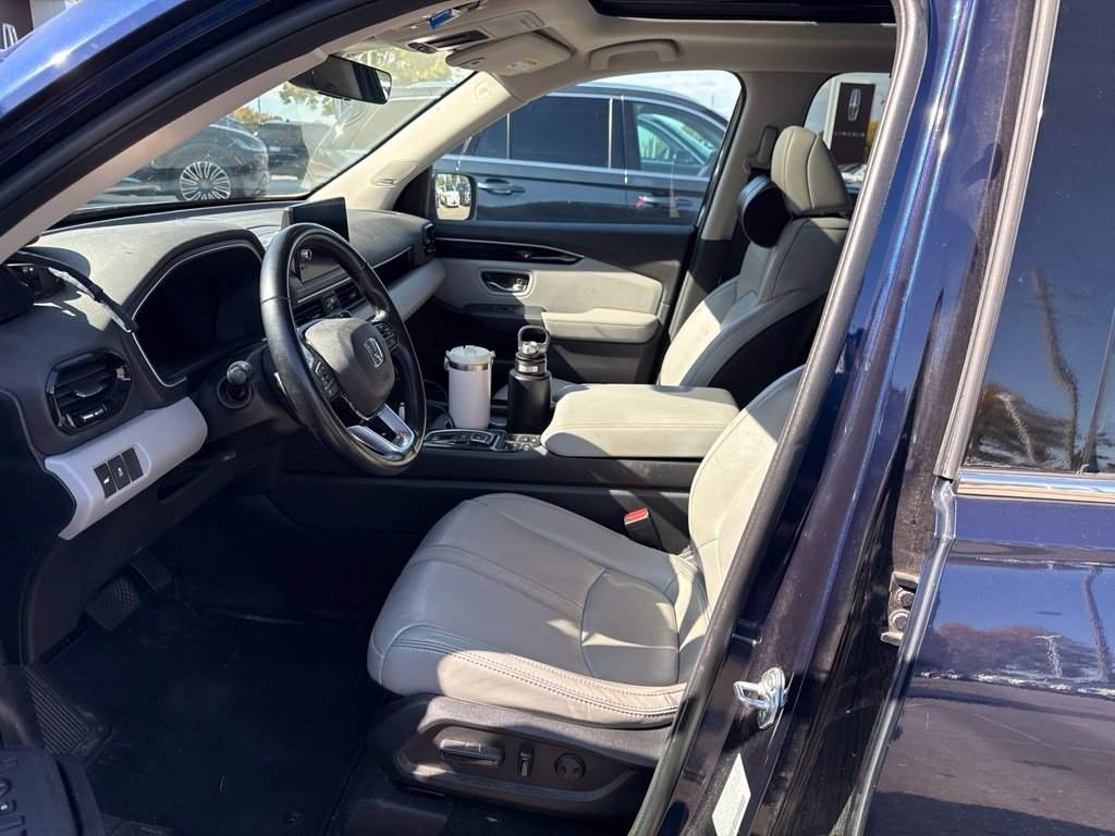 Used 2023  Honda Touring image 6